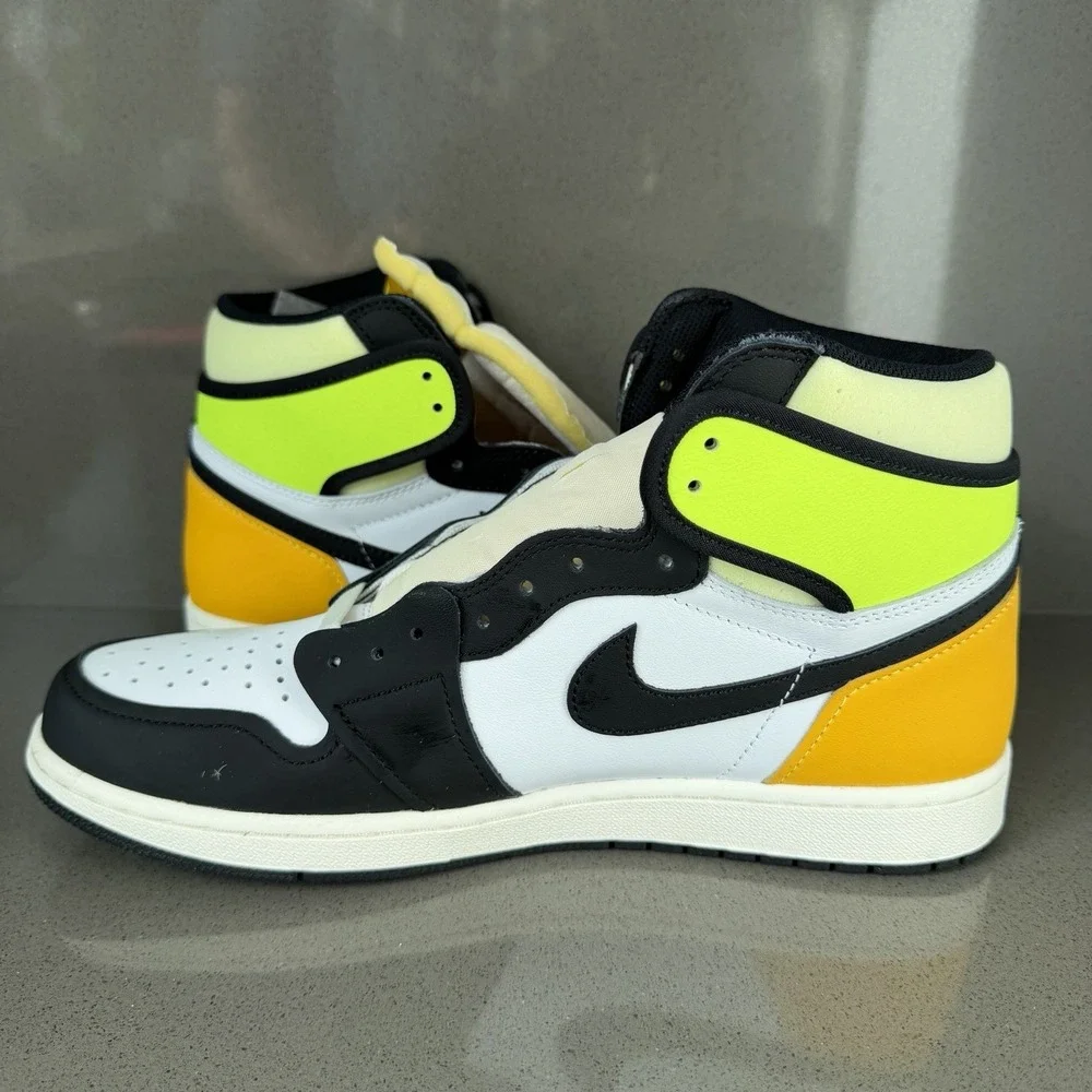 Nike Air Jordan 1 Retro High OG Volt Gold Men's Size 11 555088-118 Sneakers